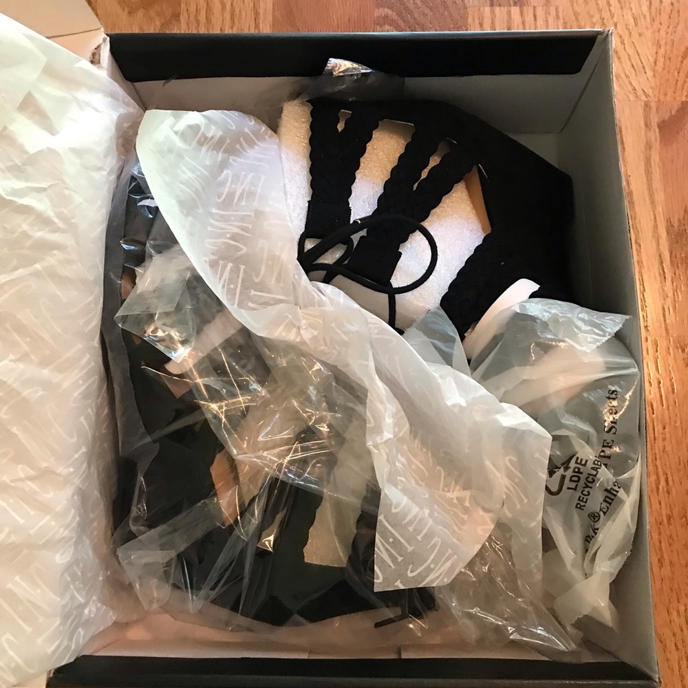 NIB INC Black Wedge Witley Open Toe Sandals 7.5M - Picture 13 of 16